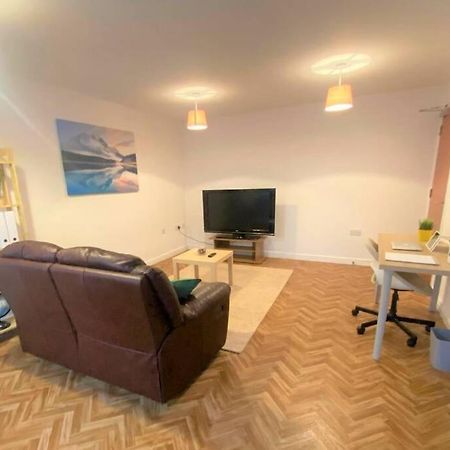 The Onyx Suite - 1 Bed Apartment W/ Free Parking Cardiff Exterior photo
